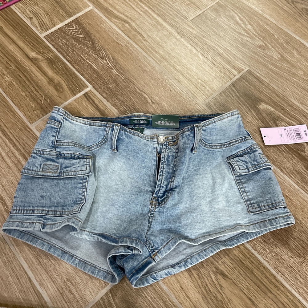 NWT Women’s Wild fable Jean Cargo shorts